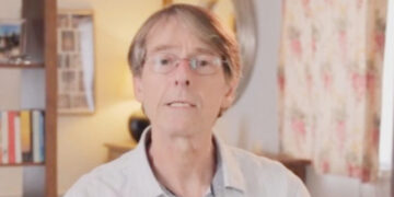 Bývalý viceprezident Pfizeru označil „asymptomatický přenos“ a „varianty“ viru Covid- 19 za zcela vymyšlené pojmy