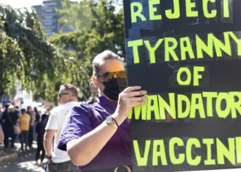 Miliony lidí po celém světě protestují proti povinnému očkování – Fake News Media mlčí