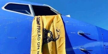 „Let´s go Brandon“ – Bidenova politika povinné vakcinace způsobuje chaos v leteckých společnostech