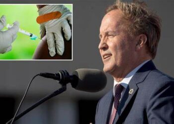 Vyšetřování covid vakcíny texaským generálním prokurátorem Kenem Paxtonem by se mohlo dotknout výkonných ředitelů velkých farmaceutických společností